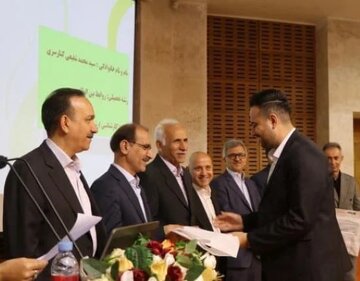 ۱۸ دانشجو در گیلان موفق به دریافت جایزه دکتر ابریشم چیان شدند