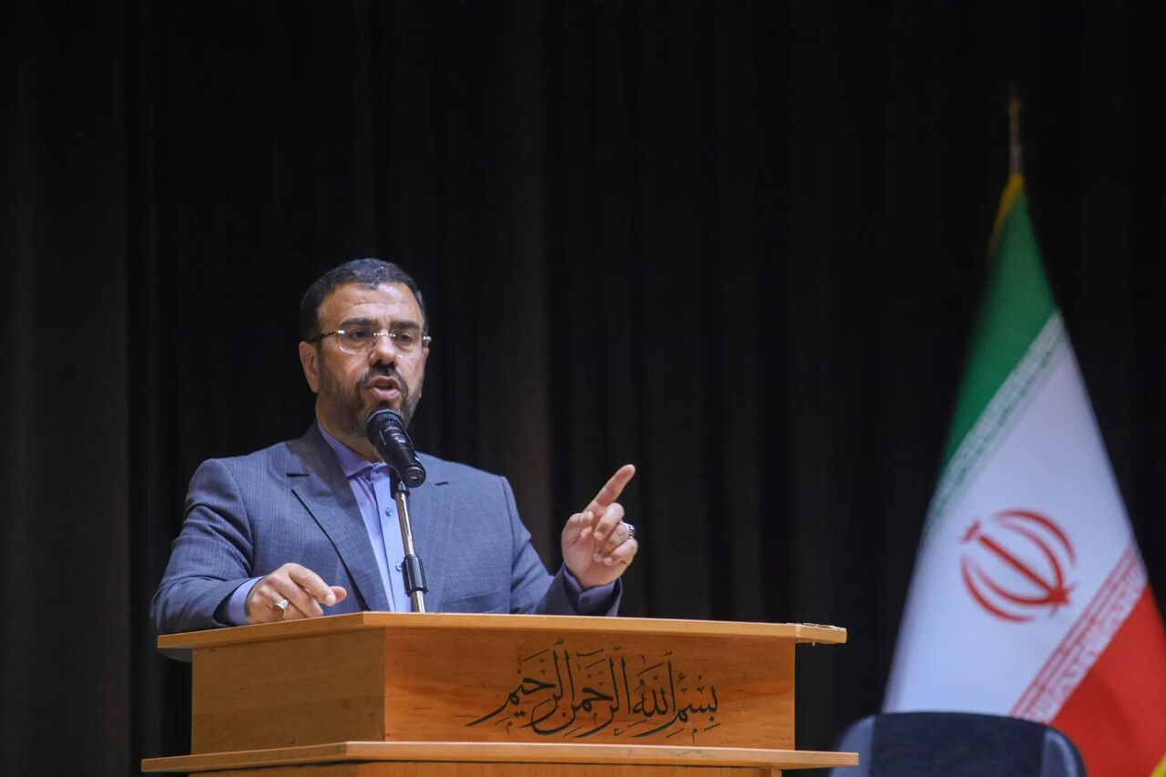 استاندار فارس: شکل‌گیری ارتباط ساختارمند میان جامعه و دانشگاه ضرورت دارد