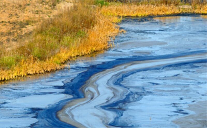 پساب شیمیایی کارخانهای در سرخه بلای جان طبیعت پساب شیمیایی کارخانهای در سرخه بلای جان طبیعت