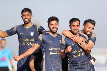تقابل تماشایی چادرملو اردکان با صدرنشین لیگ برتر فوتبال در یزد