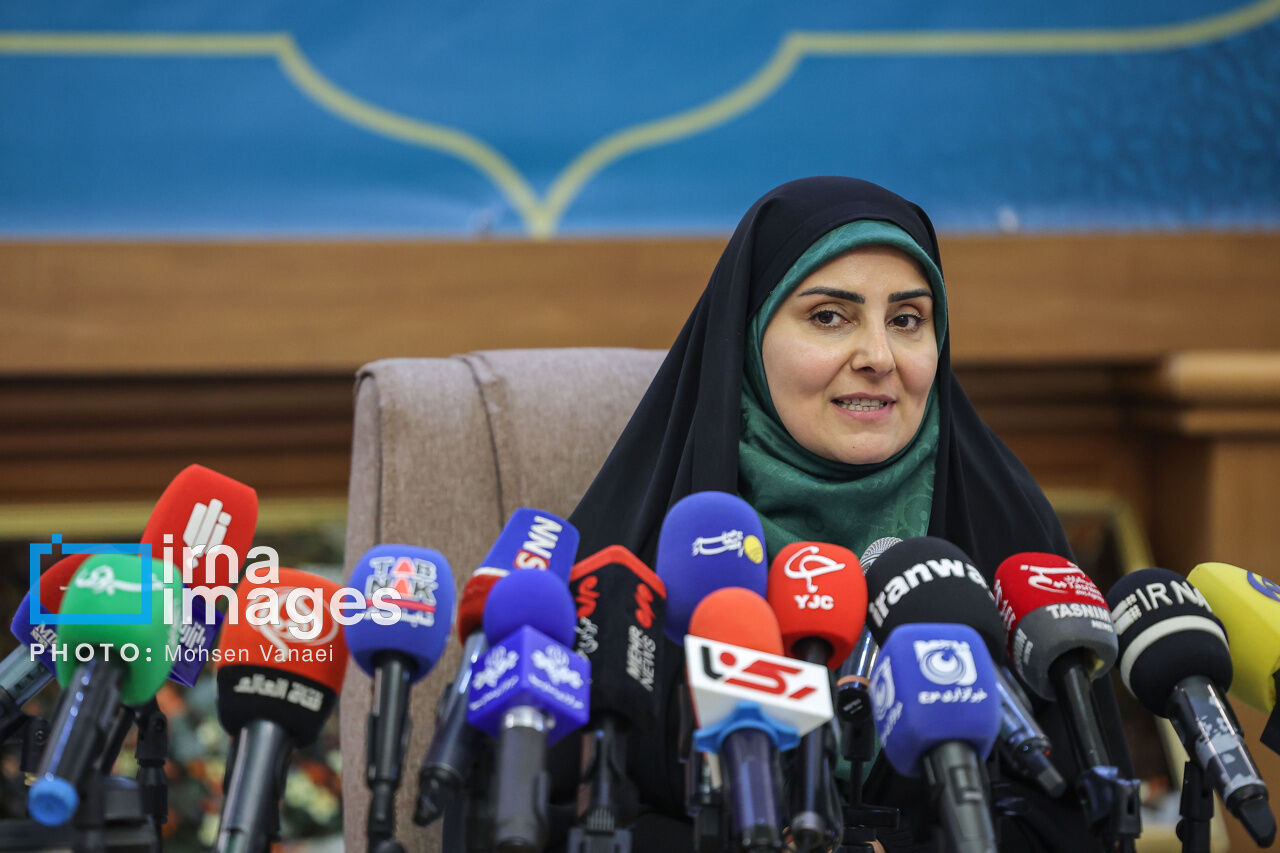 وزيرة الطرق وبناء المدن تزور ميناء باكو