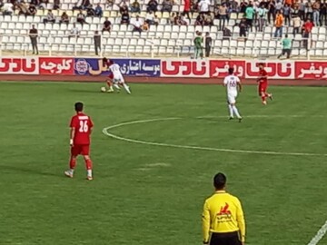 لیگ دسته یک فوتبال؛ گل‌ به‌ خودی کار دست شهرراز شیراز مقابل آریواسلامشهر داد