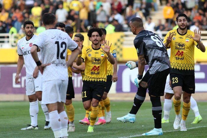 سایهروشنهای هفته بیستوششم؛ لغزش تراکتور، سرعت گرفتن سپاهان و پرسپولیس