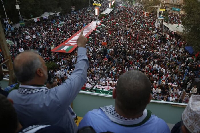 هزاران نفر از حامیان فلسطین در اجتماع بزرگ " مرگ بر اسرائیل " در پاکستان شرکت کردند+ فیلم