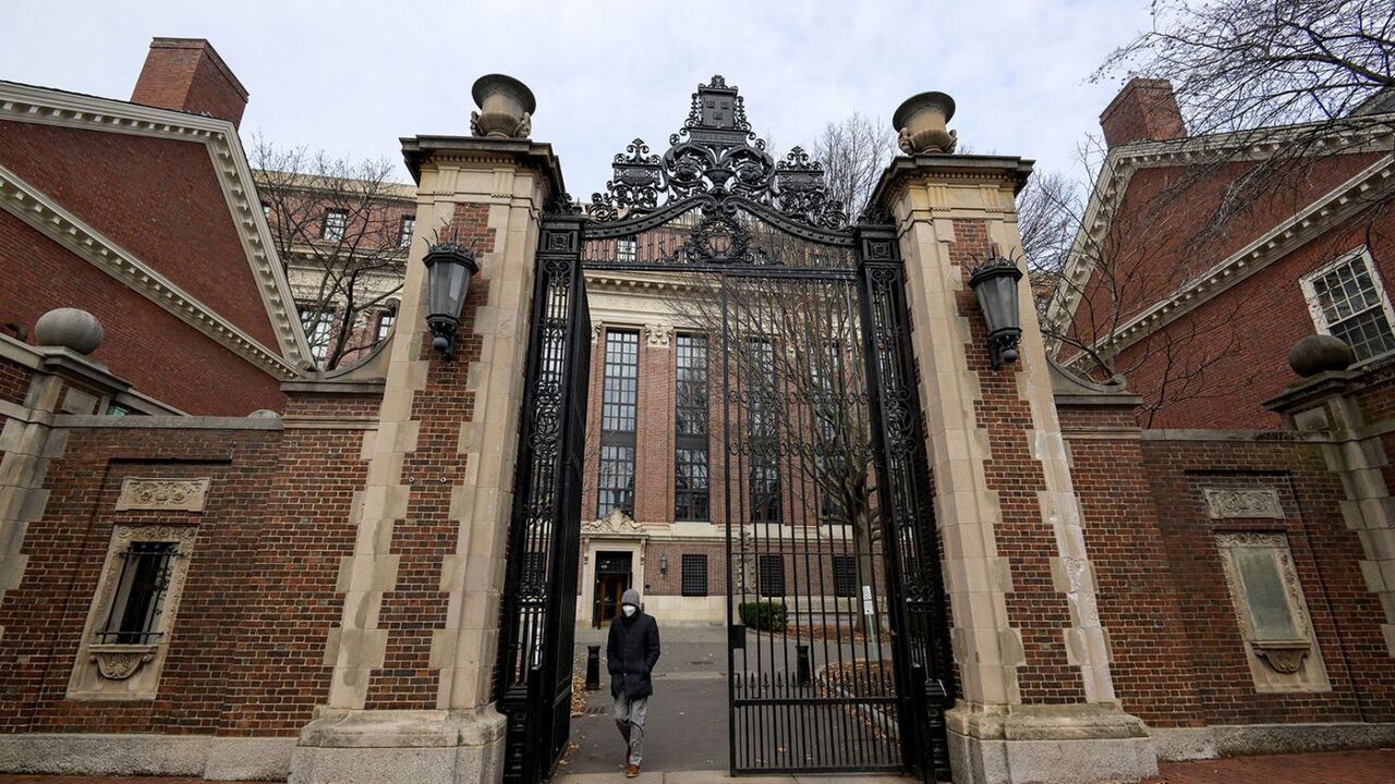 Profesores de la Universidad de Harvard demandan al gobierno de Trump