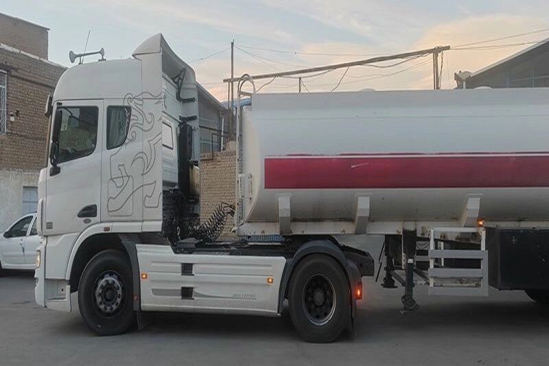 تریلی حامل ۳۳ هزار لیتر گازوئیل قاچاق در تبریز متوقف شد تریلی حامل ۳۳ هزار لیتر گازوئیل قاچاق در تبریز متوقف شد