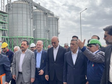فیلم | بازدید معاون اجرایی رییس جمهور و وزیر صمت از طرح‌های تولیدی کرمانشاه