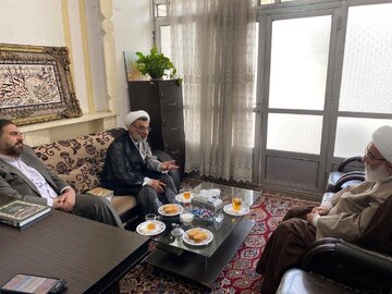 محور اصلی سیاست‌گذاری‌ شورای انقلاب فرهنگی تعامل با دولت و نخبگان است