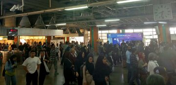 اختلال در خدمت‌رسانی به مسافران خط پنج مترو تهران + فیلم