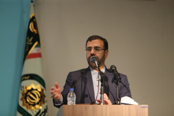 استاندار فارس: استانداردسازی رفتار پلیس ضروری است