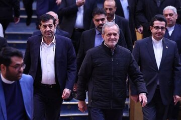 حضور رئیس جمهور در اختتامیه جشنواره «قهرمان ایران» + فیلم