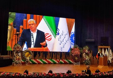 فشار ناشی از مقررات متناقض به بازرگانان بیشتر از فشار تحریم‌هاست