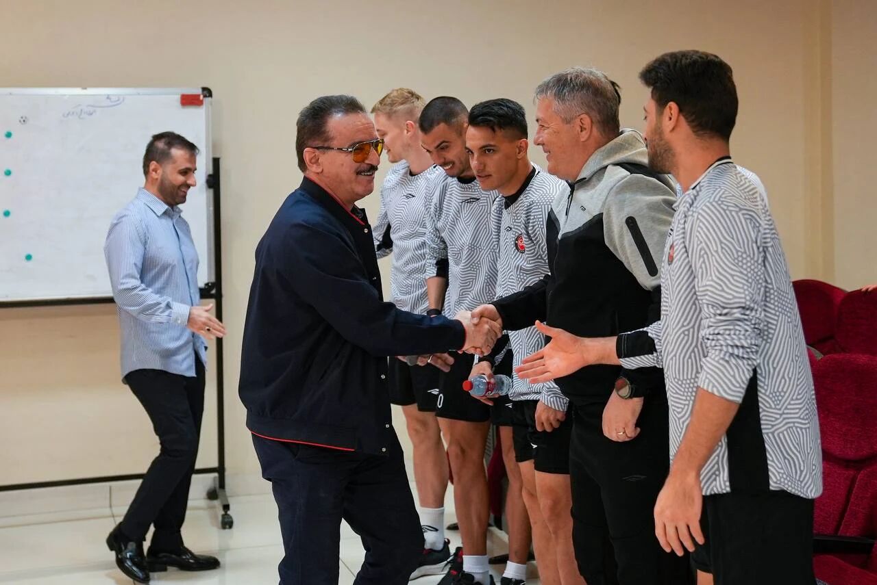 زنوزی: اجازه جدایی هیچ ستارهای را نمیدهیم زنوزی: اجازه جدایی هیچ ستارهای را نمیدهیم