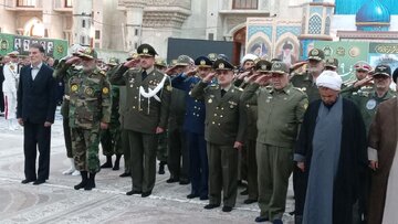 جمعی از فرماندهان و کارکنان ارتش با آرمانهای بنیانگذار انقلاب تجدید میثاق کردند