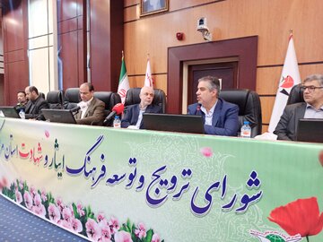 استاندار مرکزی: متعهد به رفع مشکل مسکن جامعه ایثارگری هستیم
