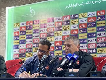 سرمربی تراکتور: فدراسیون تدبیر کند خطوط قرمزها رد نشوند