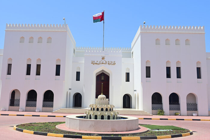 وزير الخارجية العماني : المحادثات بين إيران و أمريكا تكتسب زخما