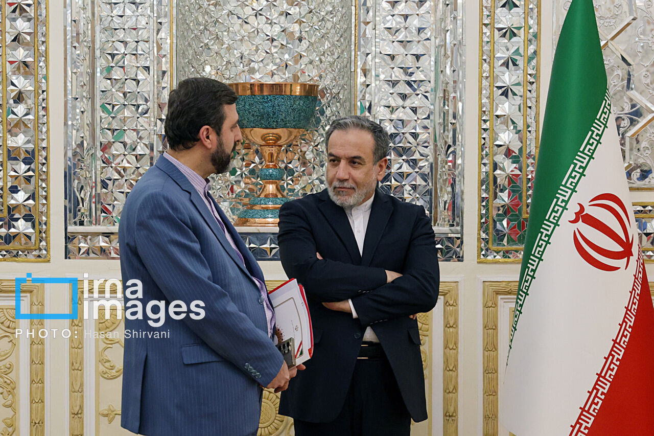 عراقجي: تحديد مكان المحادثات، هو بعهدة سلطنة عمان