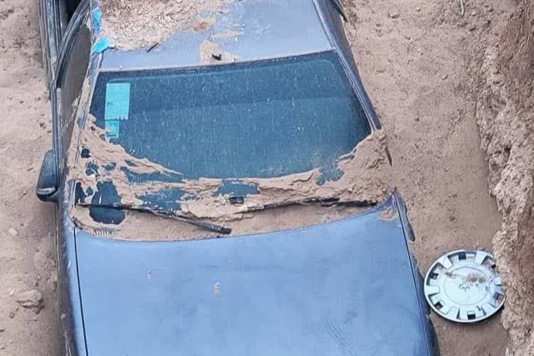 پلیس سیرجان در جست‌وجوی راز خودرو مدفون زیر خاک