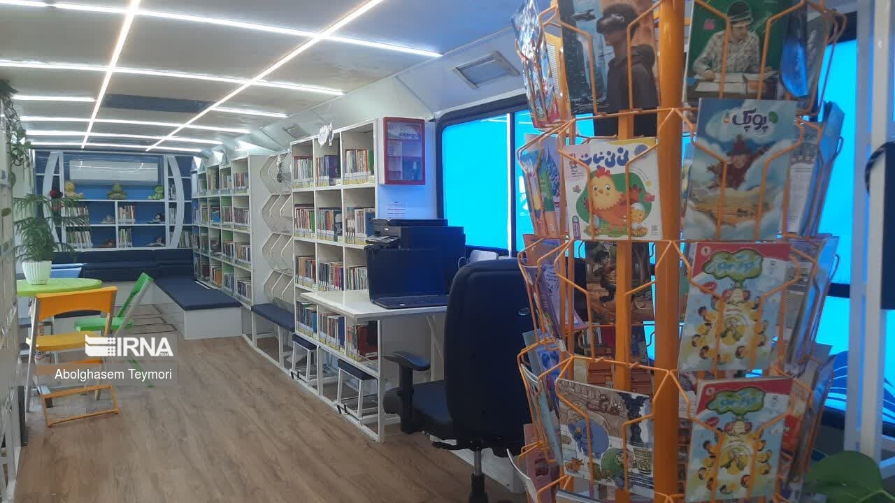 راهاندازی کتابخانه سیار اتوبوسی در پردیس
