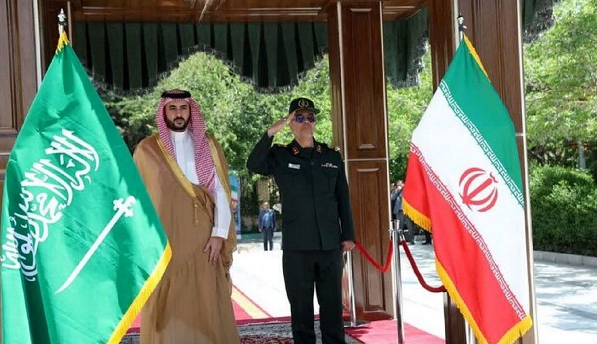 El ministro de Defensa de Arabia Saudí llega a Teherán