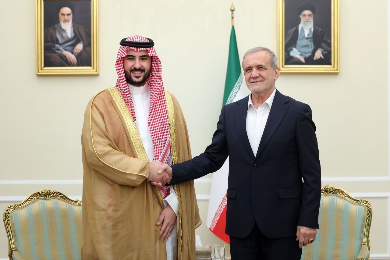 الرئيس بزشكيان: بامكان ايران والسعودية أن يكونا نموذجا للتعاون الاقليمي
