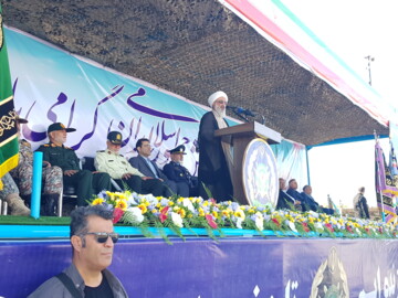 امام جمعه بوشهر:نیروهای مسلح ایران در اوج آمادگی دفاعی قرار دارند