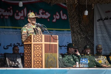 فرمانده قرارگاه عملیاتی لشکر ۵۸ ذوالفقار: بصیرت امام(ره) از انحلال ارتش جلوگیری کرد + فیلم