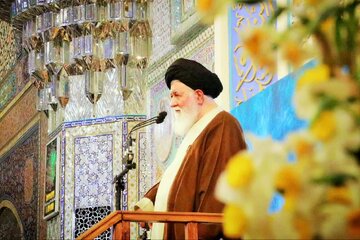 امام جمعه مشهد: اقتصاد کشور را با مذاکرات شرطی نکنیم
