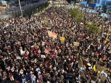 تظاهرات گسترده شهرک نشینان علیه نتانیاهو / جنگ را متوقف کنید