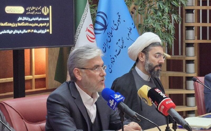 وزیر علوم: دانشگاه نباید سندروم پایان‌نامه باشد