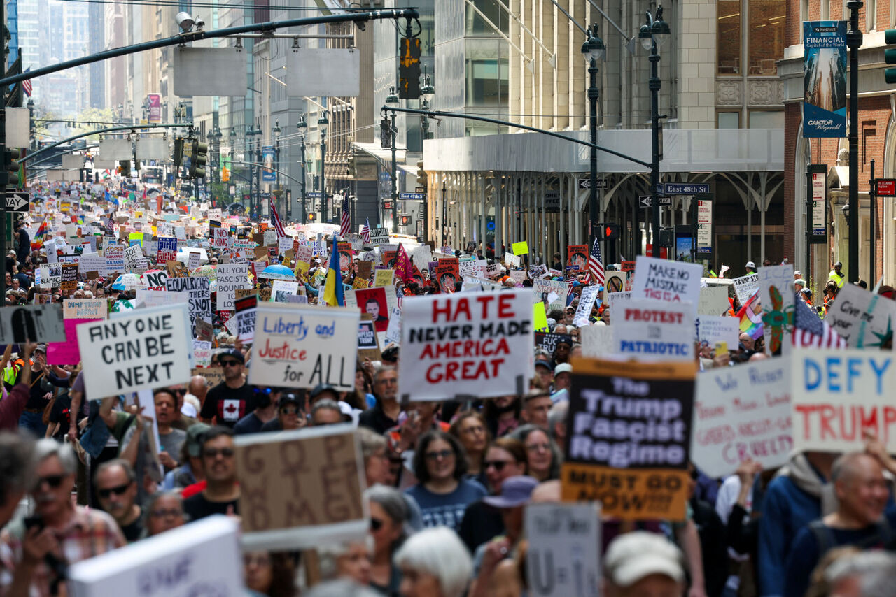 Miles de estadounidenses se manifiestan contra Trump