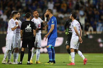 تساوی جنجالی در آزادی؛ تیر، VAR و بدشانسی استقلال را باز هم متوقف کرد
