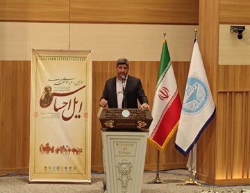 شاعران پیشگامان فرهنگ هستند