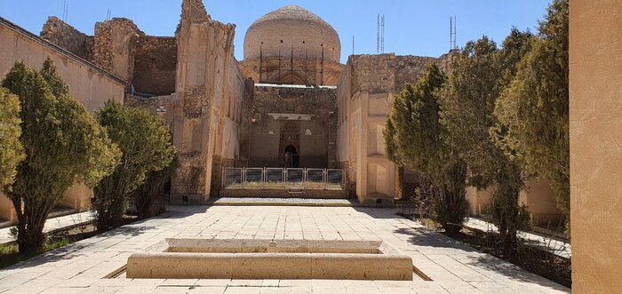 غزل های مولوی با مقبره مولوی در کونیا