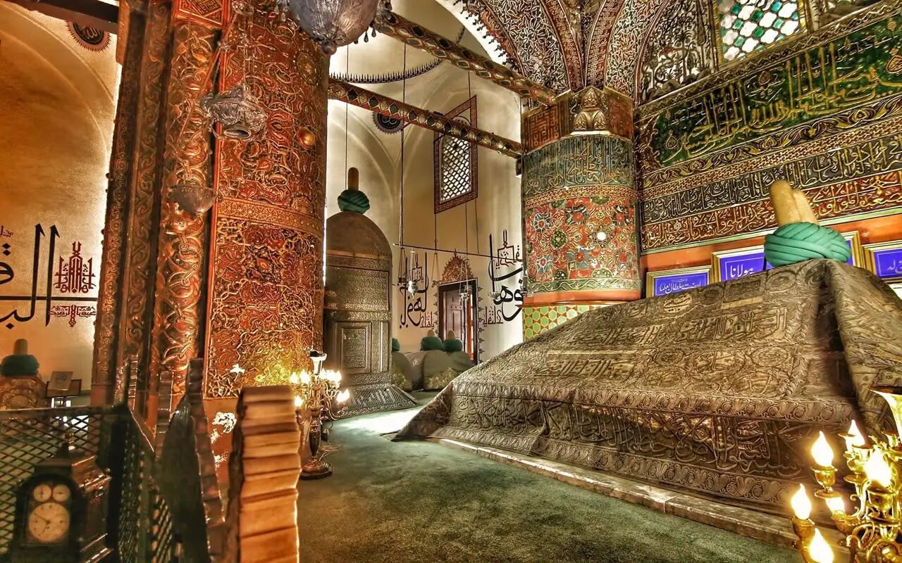 هم‌نوایی غزلیات مولانا با مقبره مولوی در قونیه