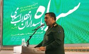 بسیجیان و پاسداران بدون نگاه سیاسی به مردم کمک می‌کنند
