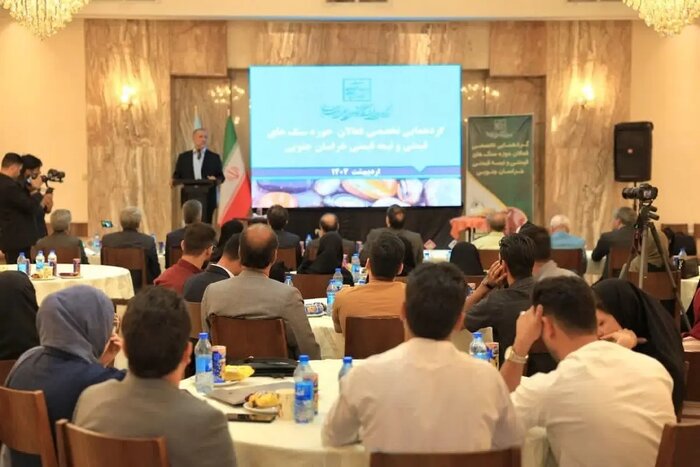 استاندار: مدیران هدایای اداری را از صنایع دستی خراسان جنوبی تهیه کنند