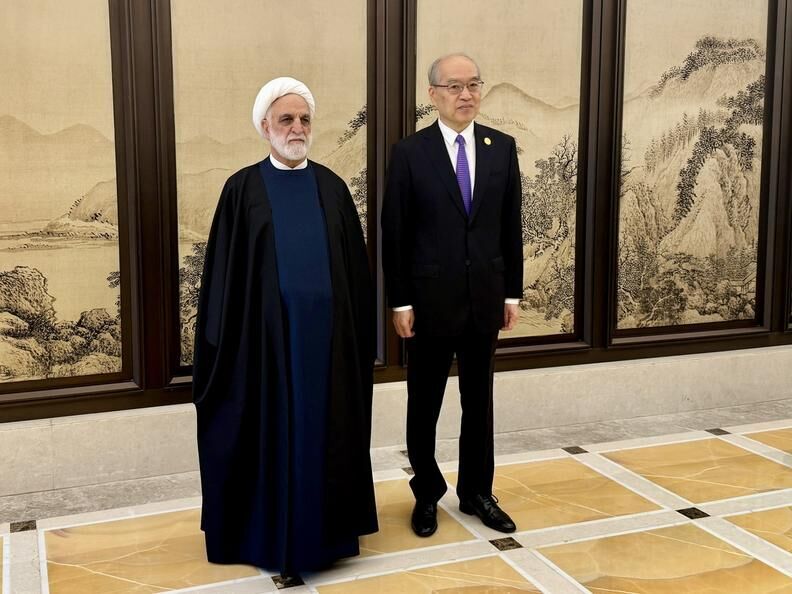 Irán y China abogan por el establecimiento de la paz y la seguridad mundiales