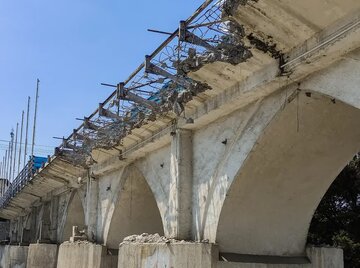 لرزه بر پیکر پل تاریخی دوازده‌چشمه آمل+فیلم