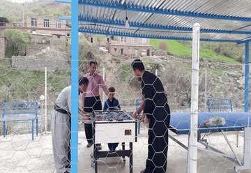 توزیع لوازم ورزشی در روستاهای مناطق محروم کردستان