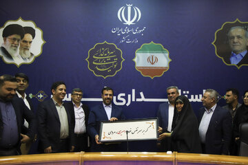 استاندار : همدلی اعضای ستاد خدمات نوروزی تصویری زیبا از فارس را در اذهان تداعی کرد