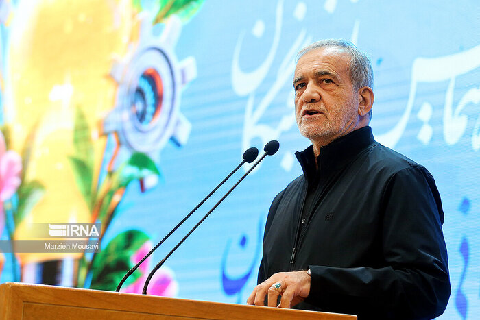 Presidente de Irán: Nosotros mismos construiremos el país y el futuro