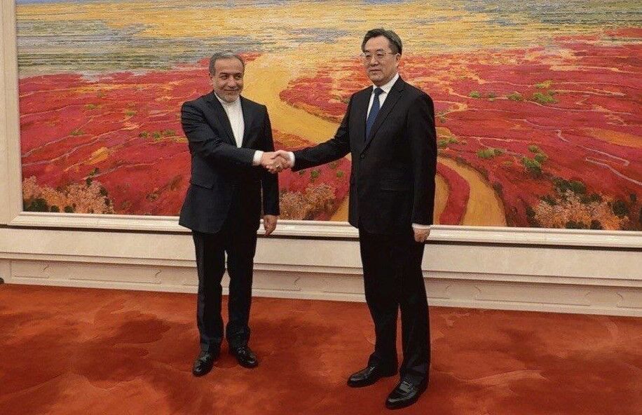 Les rencontres d’Araghchi en Chine : le ministre iranien échange avec le vice-Premier ministre chinois