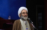 فردی که از روی نادانی به اتحاد مسلمانان لطمه وارد کند غافل یا دشمن است