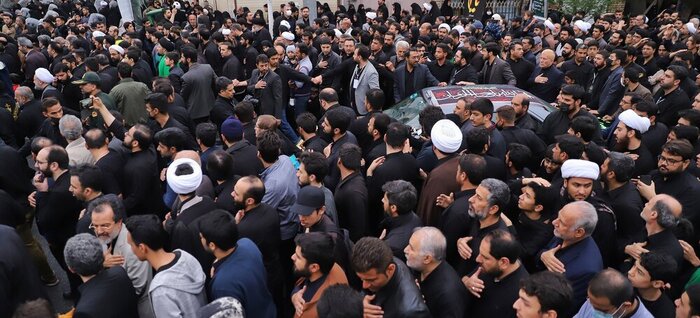 دسته عزاداری شهادت امام صادق با حضور آیت‌الله وحید خراسانی در قم برپا شد