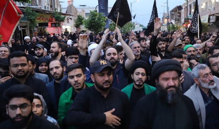 دسته عزاداری شهادت امام صادق با حضور آیت‌الله وحید خراسانی در قم برپا شد