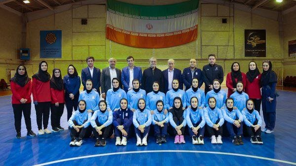 حضور پزشکیان در اردوی تیم ملی فوتسال بانوان