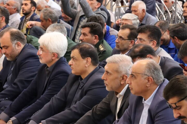 دولت قوی کار را به مردم ، کارآفرینان و کارگران می‌سپارد