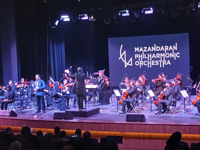 صف پرشور خرید کتاب در ساری؛ جشن امضای «دستگاههای موسیقی ایران»